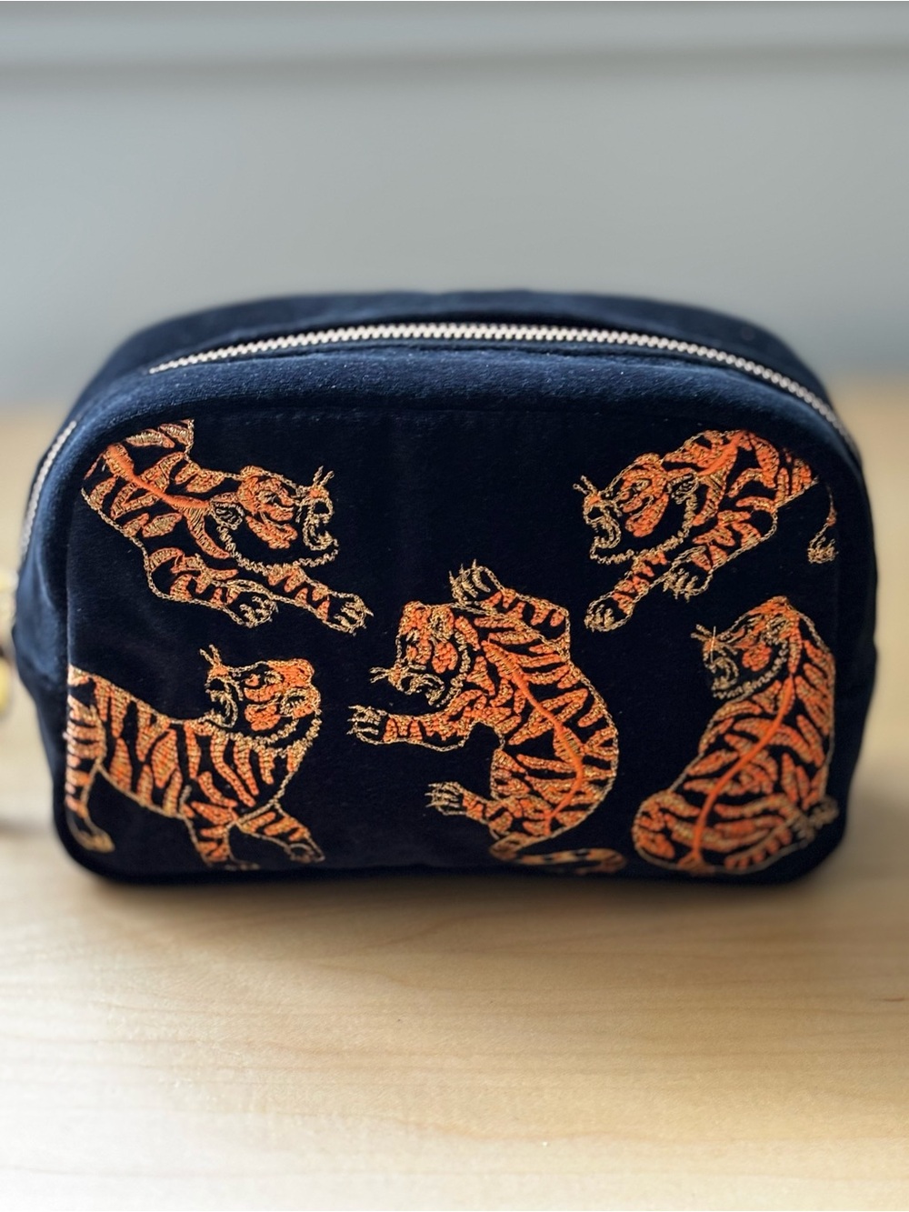 Elizabeth Scarlett x Fortnum Mason Velvet Makeup Cosmetic Bag- Tigers - Picture 9 of 10